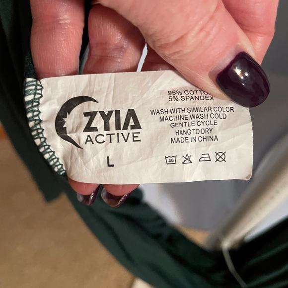 Open Back Zyia Yoga Top Size L Never worn - Picture 3 of 3